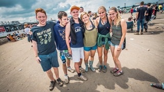 Eine große Matsch-Familie bei Rock am Ring - RON_9283.jpg-97916 (Foto: DASDING / Ronny Zimmermann) Eine große Matsch-Familie bei Rock am Ring - RON_9283.jpg-97916
