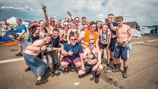 Eine große Matsch-Familie bei Rock am Ring - RON_9266.jpg-97907 (Foto: DASDING / Ronny Zimmermann) Eine große Matsch-Familie bei Rock am Ring - RON_9266.jpg-97907