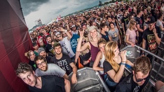 Doors Open: Die Crowd hat Bock auf Rock am Ring! - RON_8686.jpg-97418 (Foto: DASDING / Ronny Zimmermann) Doors Open: Die Crowd hat Bock auf Rock am Ring! - RON_8686.jpg-97418
