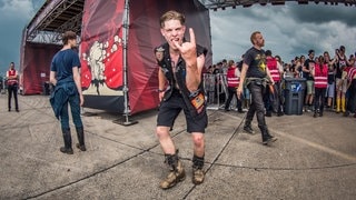 Doors Open: Die Crowd hat Bock auf Rock am Ring! - RON_8663.jpg-97433 (Foto: DASDING / Ronny Zimmermann) Doors Open: Die Crowd hat Bock auf Rock am Ring! - RON_8663.jpg-97433