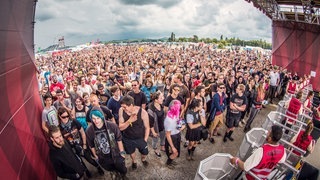 Doors Open: Die Crowd hat Bock auf Rock am Ring! - RON_8658.jpg-97430 (Foto: DASDING / Ronny Zimmermann) Doors Open: Die Crowd hat Bock auf Rock am Ring! - RON_8658.jpg-97430