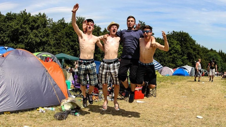 Jump, jump, jump bei Rock am Ring 2014 - rar14 jump CR-2907.jpg-131609 (Foto: SWR3)