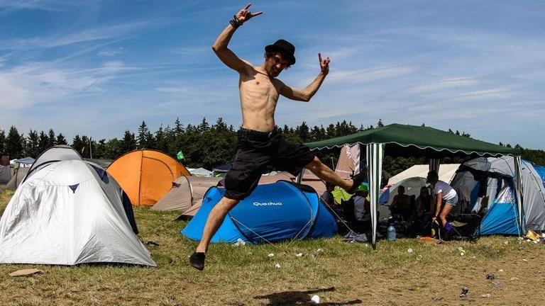 Jump, jump, jump bei Rock am Ring 2014 - rar14 jump CR-3000.jpg-131625 (Foto: SWR3)