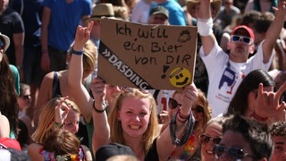 Free Hugs, free F... - Schilder bei Rock am Ring - IMG_7883.jpg-130932
