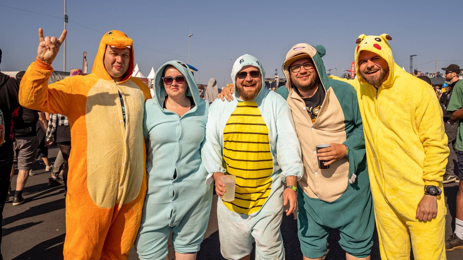 Fünf Besucher in Pokemon Kostümen (Foto: SWR3, SWR3 / Ronny Krautz)