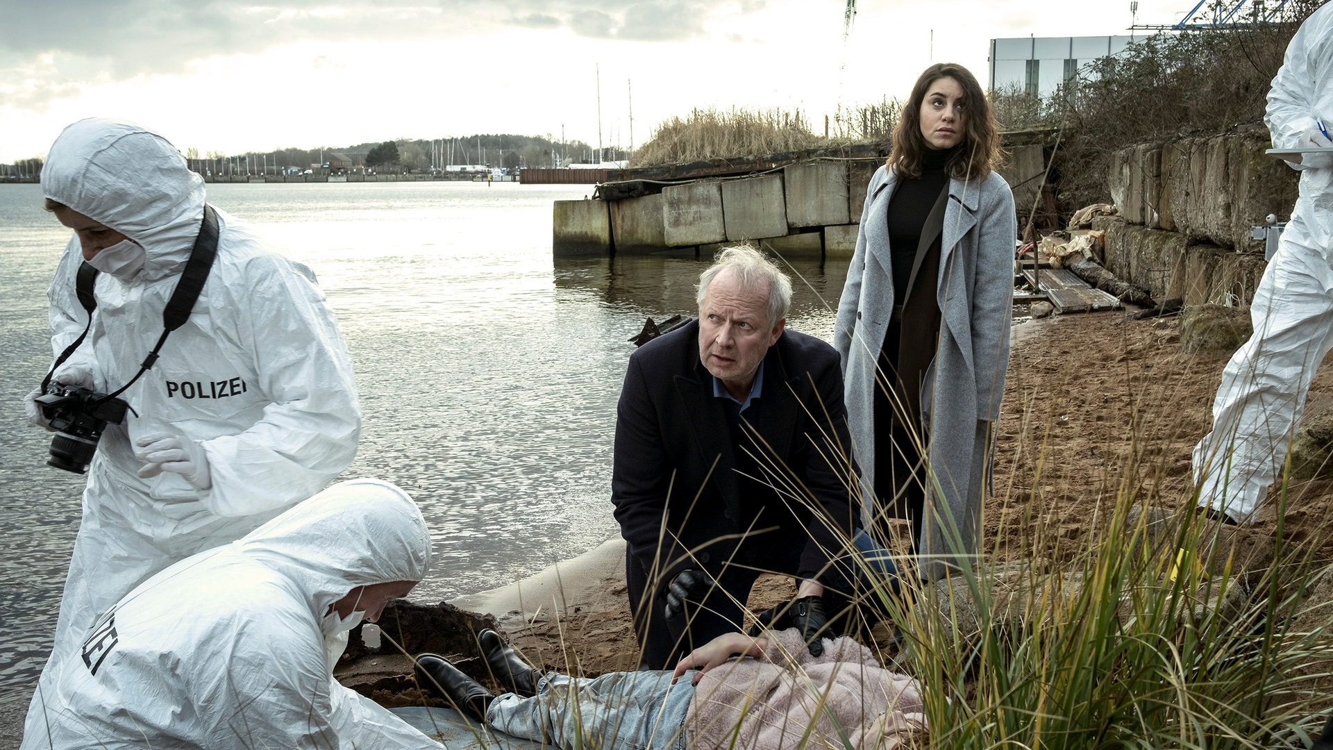 Foto: ard-foto s2-intern/extern, NDR / Christine Schroeder Szenenbilder aus dem Tatort „Borowski und die Angst der weißen Männer“ (Foto: ard-foto s2-intern/extern, NDR / Christine Schroeder)
