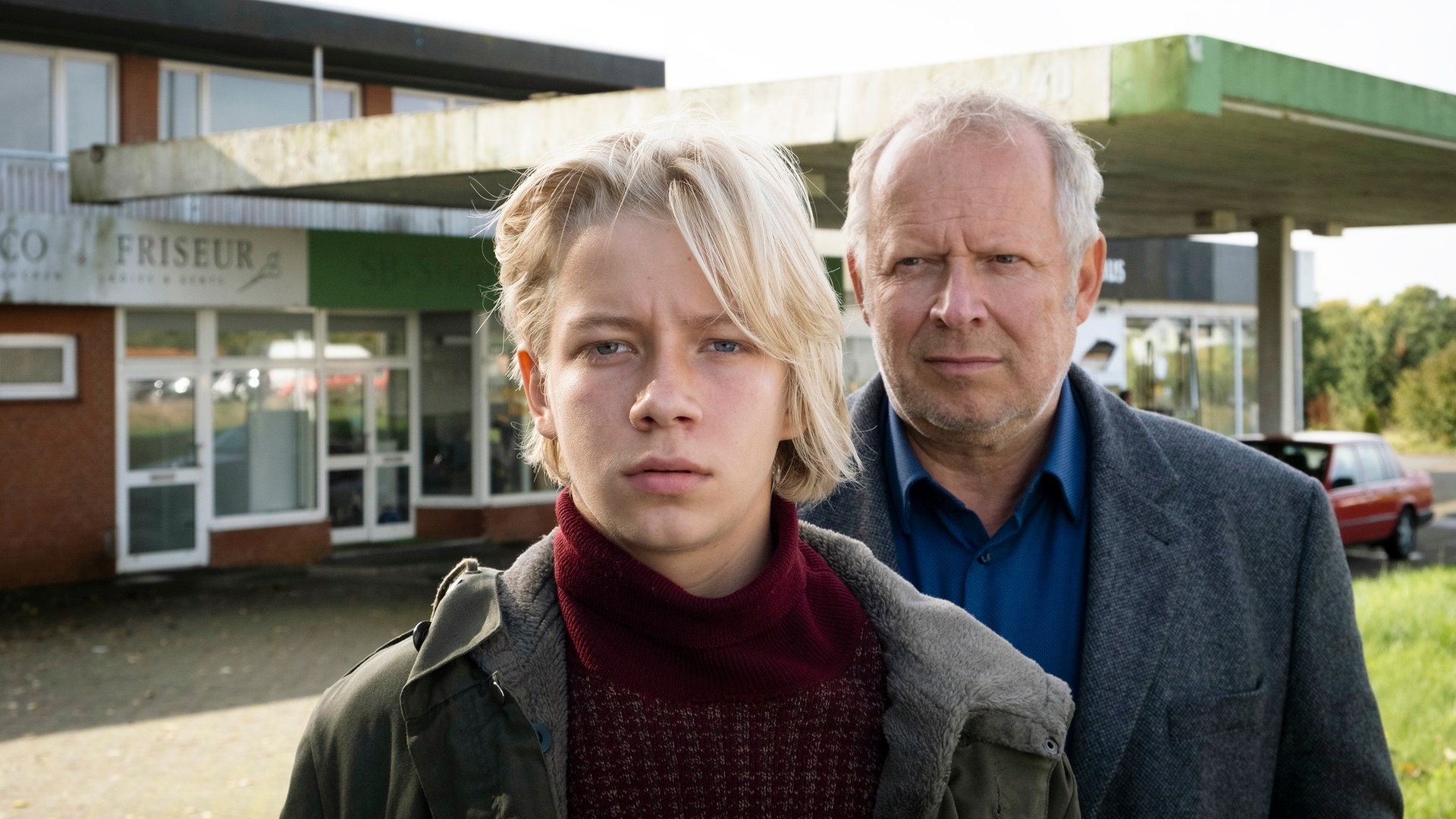 Foto: NDR/Christine Schroeder Kommissar Borowski und sein jüngeres Ich. (Foto: NDR/Christine Schroeder)