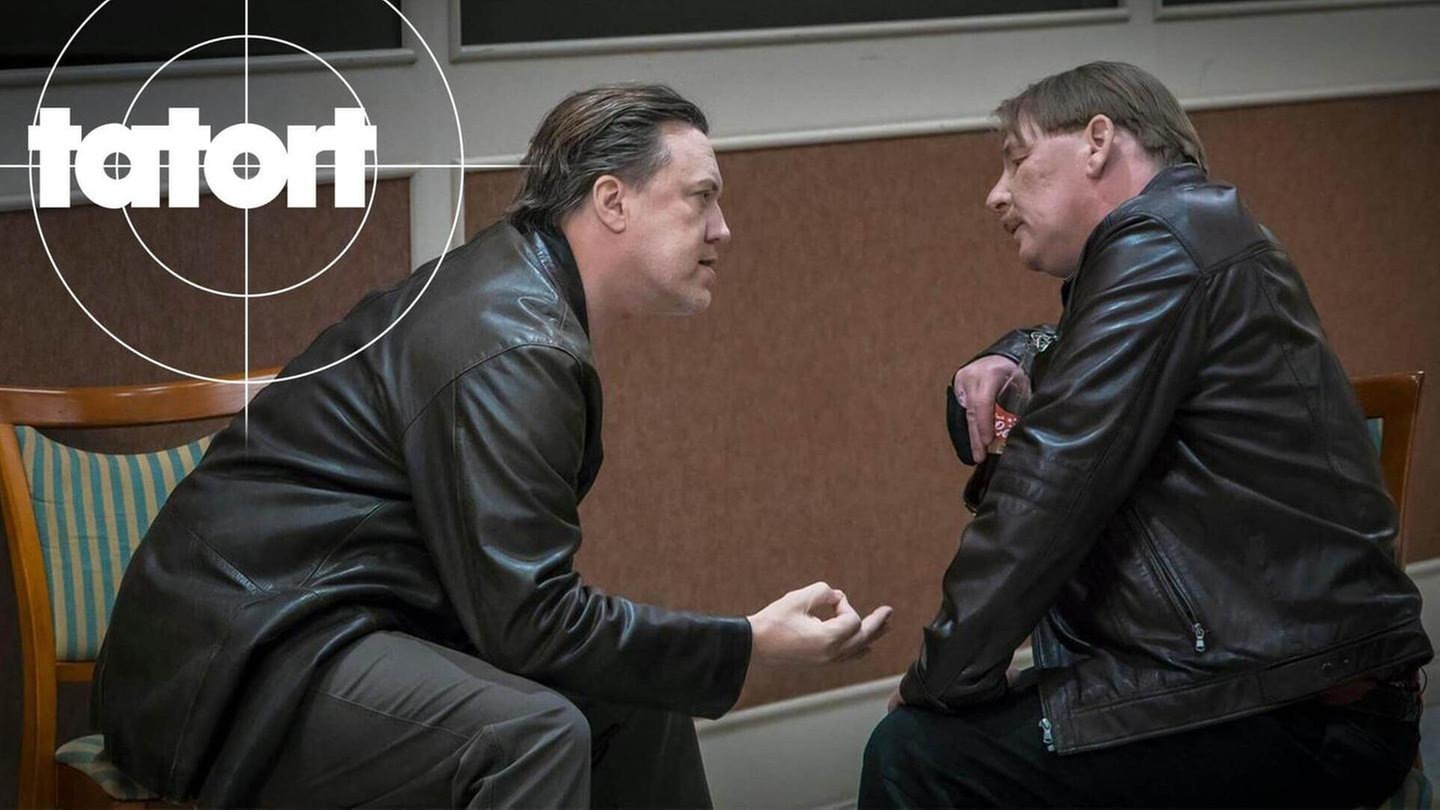 Tatort „Das Team“ Szenenbild (Foto: auf-dem-heissen-stuhl-im-schwimmbecken-des-leerstehenden-hotels-muss-sich-kommissarin-nades-100__v-varxl_770892.jpg)