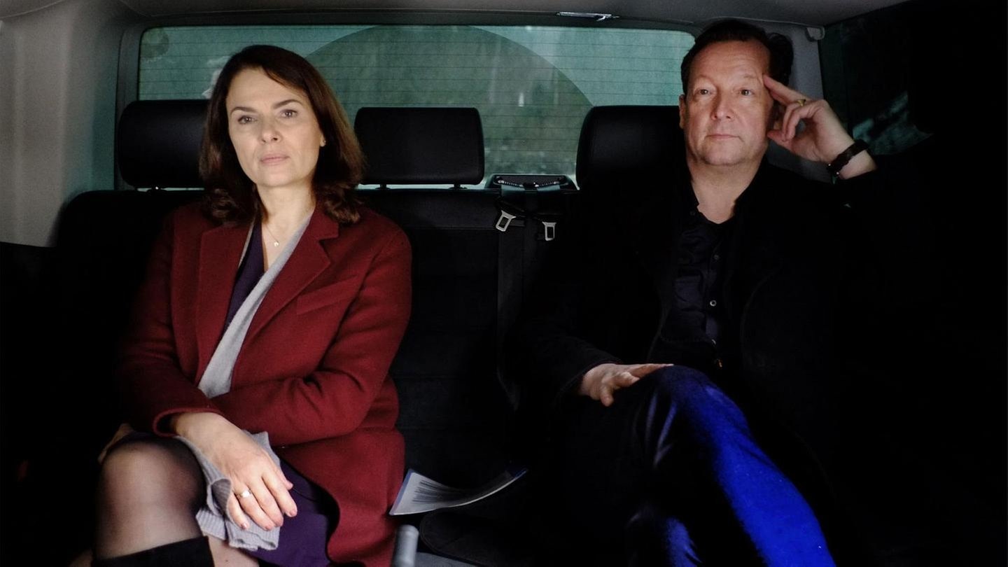 Foto: BR/Claussen+Putz Filmproduktion GmbH/Christian Schulz Constanze Hermann (Barbara Auer) und Hanns von Meuffels (Matthias Brandt). (Foto: BR/Claussen+Putz Filmproduktion GmbH/Christian Schulz)