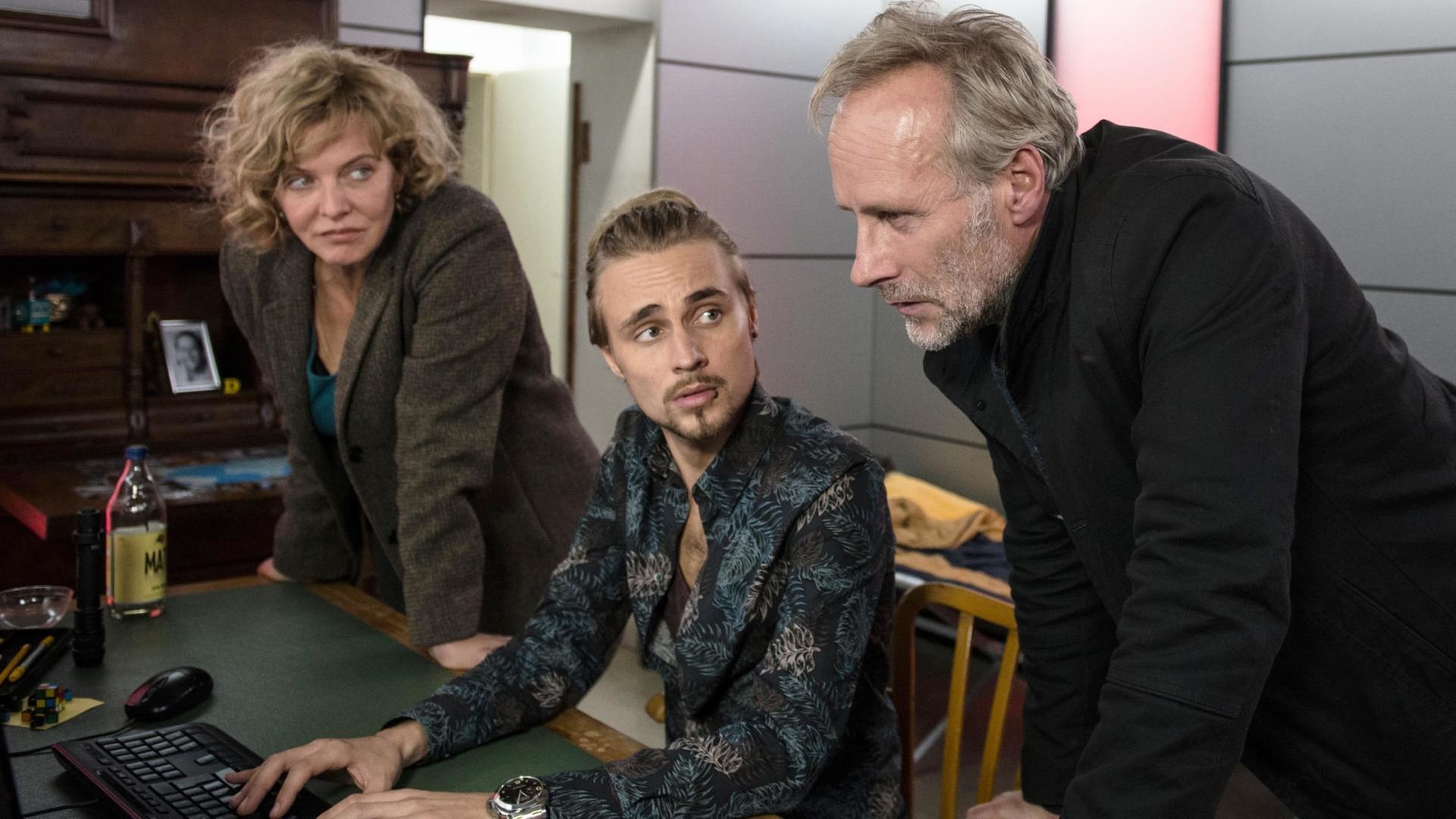 Foto: HR/Degeto/Bettina Müller Anna Janneke (Margaritha Broich), Daniel (Constantin von Jascheroff, Mitte) und Paul Brix (Wolfram Koch). (Foto: HR/Degeto/Bettina Müller)