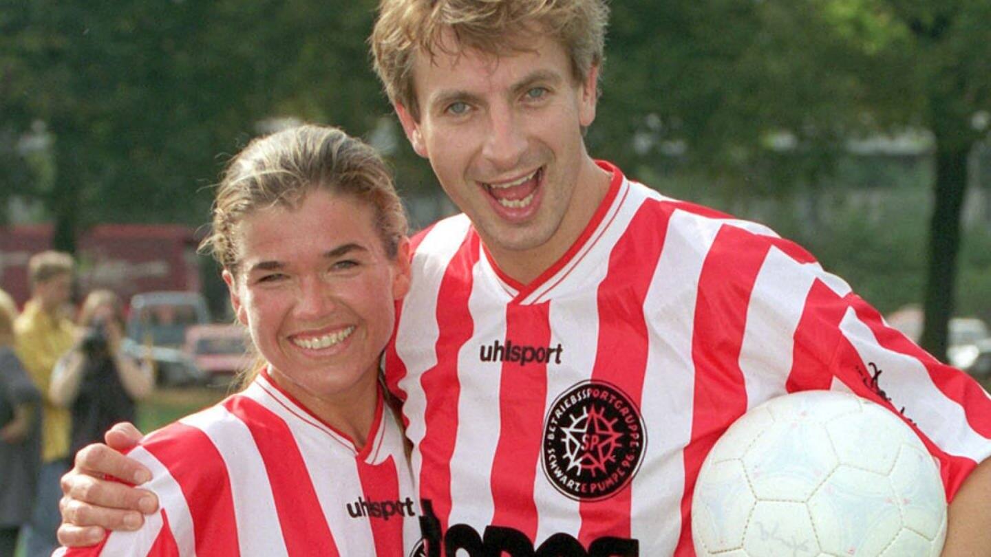 Volle Kanne Comedy: Auch Anke Engelke und Ingolf Lück waren schon dabei! Sie spielten 1997 gemeinsam mit ... (Foto: dpa/picture-alliance)