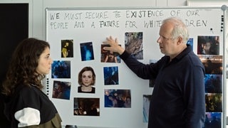 Szenenbilder aus dem Tatort „Borowski und die Angst der weißen Männer“ (Foto: ard-foto s2-intern/extern, NDR / Christine Schroeder) Szenenbilder aus dem Tatort „Borowski und die Angst der weißen Männer“