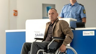 Szenenbild aus Tatort „Der Herr des Waldes“ (Foto: ard-foto s2-intern/extern, SR/Manuela Meyer) Szenenbild aus Tatort „Der Herr des Waldes“