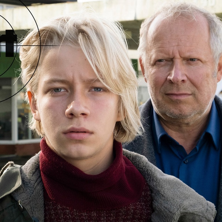 Borowski und sein jüngeres 16-jähriges Ich. (Foto: NDR/Christine Schroeder)