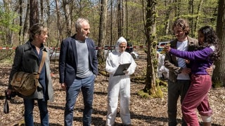 Die Ermittler Janneke und Brix am Tatort.