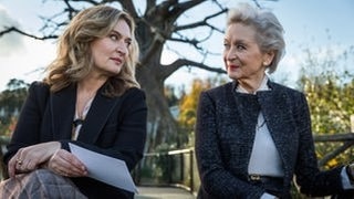 Kritik zum Tatort Zürich „Von Affen und Menschen“: Wegenast redet mit einer Juwelierin (Foto: ard-foto s2-intern/extern, SRF / Sava Hlavacek) Kritik zum Tatort Zürich „Von Affen und Menschen“: Wegenast redet mit einer Juwelierin