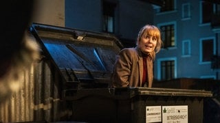 Kritik zum Tatort Zürich „Von Affen und Menschen“: Grandjean wühlt im Müll nach Beweisen (Foto: ard-foto s2-intern/extern, SRF / Sava Hlavacek) Kritik zum Tatort Zürich „Von Affen und Menschen“: Grandjean wühlt im Müll nach Beweisen