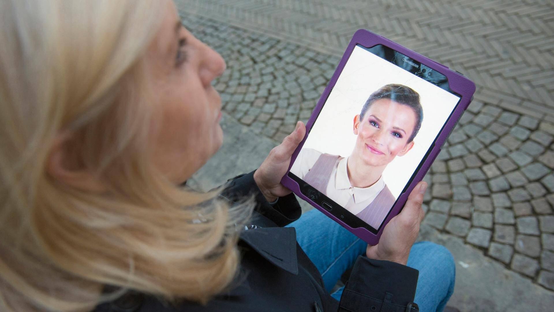 Kann Kommissarin Inga Lürsen von der digitalen Assistentin der Toten etwas über die Tat erfahren? (Foto: Radio Bremen/Christine Schroeder)