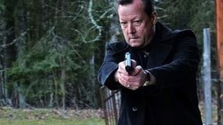 Hanns von Meuffels (Matthias Brandt) begibt sich auf dem Einöd-Hof des Türken Mehmet Özhan, der eine Hundezucht betreibt sowie einen halbzahmen Wolf hält, auf Spurensuche. (Foto: BR/Claussen+Putz Filmproduktion GmbH/Christian Schulz) Hanns von Meuffels (Matthias Brandt) begibt sich auf dem Einöd-Hof des Türken Mehmet Özhan, der eine Hundezucht betreibt sowie einen halbzahmen Wolf hält, auf Spurensuche.