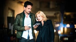 Die Bremer Kommissare Inga Lürsen (Sabine Postel) und Stedefreund (Oliver Mommsen) finden Indizien, die ihnen wichtige Erkenntnisse bringen. (Foto: Radio Bremen/ARD Degeto/Svenja von Schultzendorff) Die Bremer Kommissare Inga Lürsen (Sabine Postel) und Stedefreund (Oliver Mommsen) finden Indizien, die ihnen wichtige Erkenntnisse bringen.