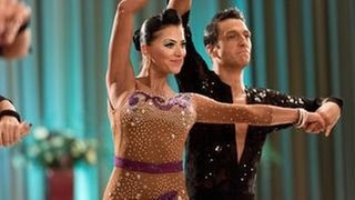 Die Tänzer Marie Ade (Mersiha Husagic, l) und Remo Dorn (Max Hemmersdorfer, r) treten mit der Tanzsportgemeinschaft Münster bei einem Turnier an. (Foto: WDR/Martin Menke) Die Tänzer Marie Ade (Mersiha Husagic, l) und Remo Dorn (Max Hemmersdorfer, r) treten mit der Tanzsportgemeinschaft Münster bei einem Turnier an.