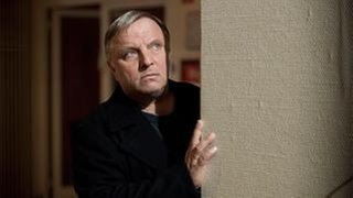 Was geht in der Tanzschule vor sich? Kommissar Frank Thiel (Axel Prahl) hört genau hin. (Foto: WDR/Martin Menke) Was geht in der Tanzschule vor sich? Kommissar Frank Thiel (Axel Prahl) hört genau hin.