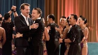 Top-Wertung für die Tanzsportgemeinschaft: Dr. Winfried Steul (Thomas Heinze, vorne links) und Tanztrainer Andreas Roth (Max von Pufendorf, vorne rechts) fallen sich vor Freude in die Arme. (Foto: WDR/Martin Menke) Top-Wertung für die Tanzsportgemeinschaft: Dr. Winfried Steul (Thomas Heinze, vorne links) und Tanztrainer Andreas Roth (Max von Pufendorf, vorne rechts) fallen sich vor Freude in die Arme.