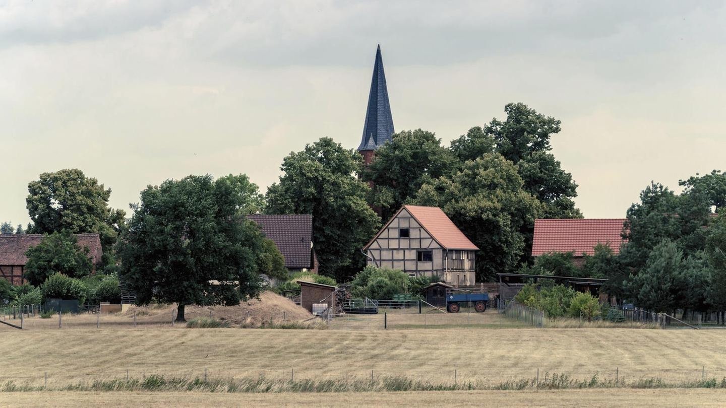 Szenenbilder Polizeiruf 110: Mörderische Dorfgemeinschaft (Foto: MDR/filmpool fiction/Stefan Erhardt)