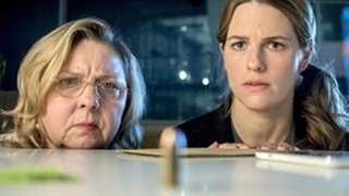 Cordula Wernicke (Ramona Kunze Libnow), und Claudia Bischoff (Isabell Pollack) v.l. (Foto: MDR/Wiedemann & Berg/Gordon Muehle) Cordula Wernicke (Ramona Kunze Libnow), und Claudia Bischoff (Isabell Pollack) v.l.