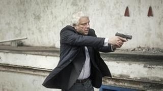 Kriminalhauptkommissar Franz Leitmayr hört Schüsse und versucht noch rechtzeitig einzugreifen. (Foto: Bayerischer Rundfunk / XFilme/Hagen Keller) Kriminalhauptkommissar Franz Leitmayr hört Schüsse und versucht noch rechtzeitig einzugreifen.