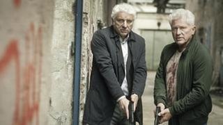 Die Kriminalhauptkommissare Ivo Batic und Franz Leitmayr haben eine Vermutung, wohin der Täter geflohen sein könnte und verfolgen ihn. (Foto: Bayerischer Rundfunk / XFilme/Hagen Keller) Die Kriminalhauptkommissare Ivo Batic und Franz Leitmayr haben eine Vermutung, wohin der Täter geflohen sein könnte und verfolgen ihn.