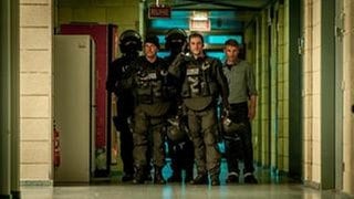 Im Schatten von Gewalt, Schrecken und Erpressung scheint dieser Einsatz unvermeintlich: Henrik Lütten und sein Team vom MEK rücken aus.
