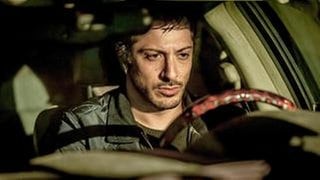 Yalcin macht sich Sorgen um seinen Kollegen Nick, denn Nicks Frau und seine Tochter sind von Firats russischem Hilfstrupp entführt worden ...