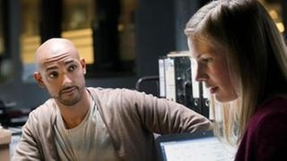 Die junge Kollegin Sabine Trapp unterstüzt Tobias Reisser und tatsächlich werden sie fündig. (Foto: WDR / Thomas Kost) Die junge Kollegin Sabine Trapp unterstüzt Tobias Reisser und tatsächlich werden sie fündig.
