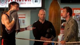Die Ermittlungen führen sie in den Boxclub von Anwalt Tobias Vogel (Christoph Luser, links). Hier hat der tote Student seit seiner Jugend trainiert. Doch auch hier wird gemauert. (Foto: rbb / Conny Klein) Die Ermittlungen führen sie in den Boxclub von Anwalt Tobias Vogel (Christoph Luser, links). Hier hat der tote Student seit seiner Jugend trainiert. Doch auch hier wird gemauert.