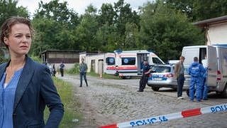 Im aktuellen Fall "Grenzgänger" flüchtet bei einer Verkehrskontrolle in Polen ein Mann aus einem Auto, in dem ein Schwerverletzter liegt. Lenski überlegt nicht lange und bringt den Mann ins Krankenhau (Foto: rbb / Conny Klein) Im aktuellen Fall "Grenzgänger" flüchtet bei einer Verkehrskontrolle in Polen ein Mann aus einem Auto, in dem ein Schwerverletzter liegt. Lenski überlegt nicht lange und bringt den Mann ins Krankenhau