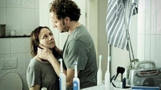 Franziska Tobler (Eva Löbau) und Dimitri (Saro Emirze). (Foto: SWR/Benoît Linder) Franziska Tobler (Eva Löbau) und Dimitri (Saro Emirze).