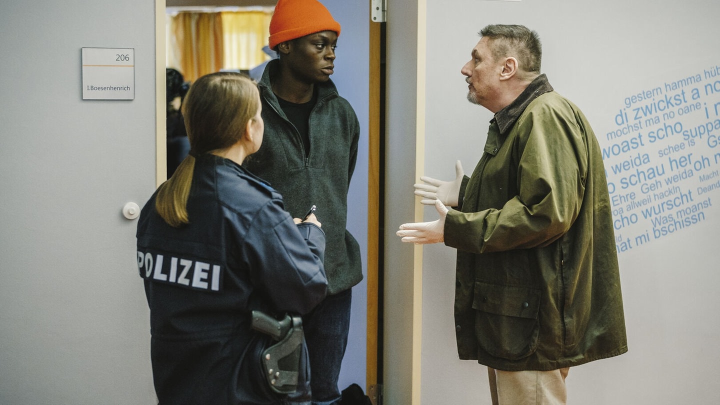 Polizeiruf-Kritk: „Bis Mitternacht“ (Foto: ard-foto s1, BR/Provobis Gesellschaft für Film und Fernsehen/Hendrik Heiden)