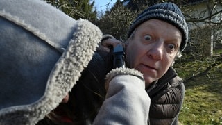 Mann mit Pistole am Hals