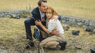 Tatort-Kritik Franken: Felix Voss (Fabian Hinrichs) und Eva Hentschel (Sina Martens) gehen in Deckung. (Foto: ard-foto s2-intern/extern, BR/X Filme Creative Pool GmbH/Hendrik Heiden) Tatort-Kritik Franken: Felix Voss (Fabian Hinrichs) und Eva Hentschel (Sina Martens) gehen in Deckung.
