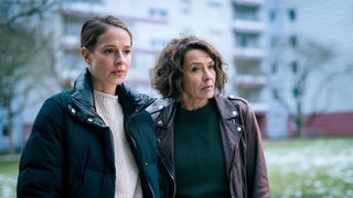 Tatort Ludwigshafen „Avatar“: Lena Odenthal (Ulrike Folkerts, rechts) und Johanna Stern (Lisa Bitter, links) bei den Ermittlungen zu ihrem neuesten Fall.