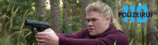 Polizeiruf-Kritik „Schweine“ aus Frankfurt Oder: Luschke mit gezogener Waffe in einem Wald