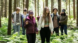 Tatort-Kritik „Angst im Dunkeln“ aus Bremen: Drei Mütter mit verbundenen Augen geführt von ihren Kindern im Wald (Foto: ard-foto s2-intern/extern, Radio Bremen/Claudia Konerding) Tatort-Kritik „Angst im Dunkeln“ aus Bremen: Drei Mütter mit verbundenen Augen geführt von ihren Kindern im Wald