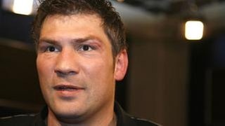 Auch er war schon dabei: Box-Weltmeister Dariusz Michalczewski tauchte 1998 in „Bienzle und der Champion“ auf. Auch Boxer Arthur Abraham war schon dabei: 2013 in „Willkommen in Hamburg. (Foto: dpa/picture-alliance) Auch er war schon dabei: Box-Weltmeister Dariusz Michalczewski tauchte 1998 in „Bienzle und der Champion“ auf. Auch Boxer Arthur Abraham war schon dabei: 2013 in „Willkommen in Hamburg.