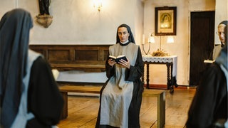 Szenenbild aus dem Tatort München „Wunder gibt es immer wieder“ mit Batic und Leitmayr (Foto: ard-foto s2-intern/extern, BR/Roxy Film GmbH/Hendrik Heiden) Szenenbild aus dem Tatort München „Wunder gibt es immer wieder“ mit Batic und Leitmayr