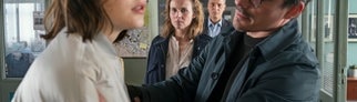 Der Vater hält seine Tochter Romy fest. Hat sie etwas mit dem Ganzen zu tun?