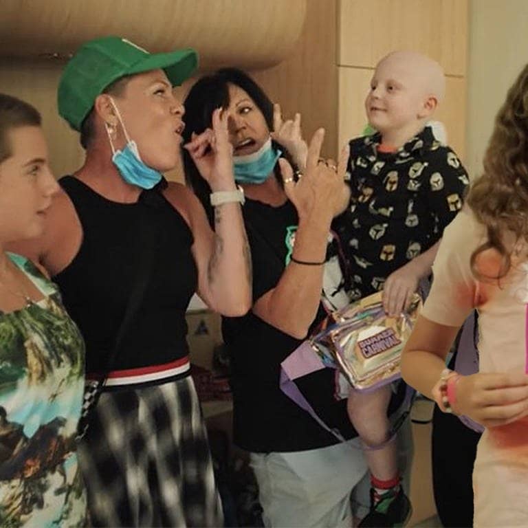 Pink bei einem Besuch in einem Krankenhaus in Melbourne. Sie hat dort kranke Kinder getroffen. (Foto: Screenshot Instagram  | @pink, Bildmontage SWR3)