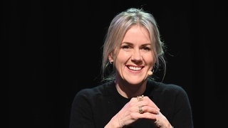 Bestseller-Autorin Jojo Moyes im Interview mit Kristian Thees. (Foto: IMAGO, IMAGO/Horst Galuschka) Bestseller-Autorin Jojo Moyes im Interview mit Kristian Thees.