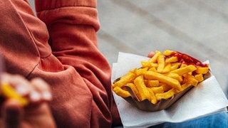 Eine Portion Pommes beim SWR3 Comedy Festival (Foto: SWR3, Adrian Walter) Eine Portion Pommes beim SWR3 Comedy Festival