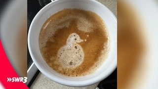 Ein lustiges Foto eines Lebensmittels. Der Schaum des Kaffees sieht aus wie eine Ente. (Foto: SWR3, privat) Ein lustiges Foto eines Lebensmittels. Der Schaum des Kaffees sieht aus wie eine Ente.